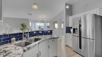 House, Multiple Beds, Pool Access, Pool View (153rd Surprise) | Private kitchen