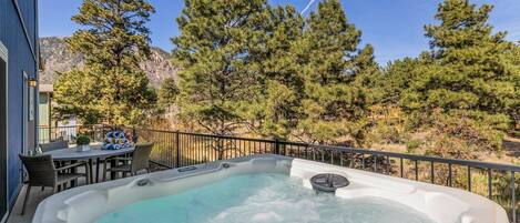 House, Multiple Beds, Hot Tub, Mountain View (Retreat Flagstaff) | Outdoor dining