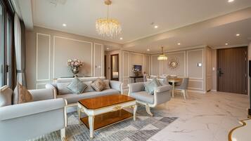 Escritorio, espacio para trabajar con laptop y wifi gratis