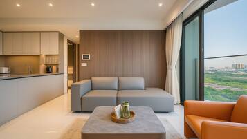 Escritorio, espacio para trabajar con laptop y wifi gratis