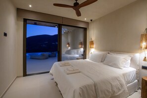 Tabla de planchar con plancha, wifi y ropa de cama 