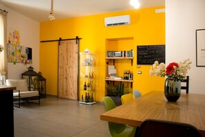 Dining - Deluxe Double Room with Shared Terrace, Wi-Fi and Air Conditioning (Vietri sul Mare)