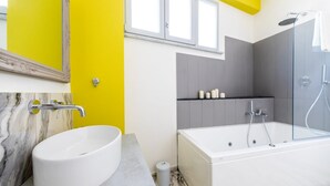 A modern bathroom with a white sink, a bathtub, and a shower. - Deluxe Double Room with Shared Terrace, Wi-Fi and Air Conditioning (Vietri sul Mare)
