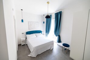 WiFi, bed sheets - Superior Double Room with Shared Terrace, Wi-Fi, and Air Conditioning (Vietri sul Mare)