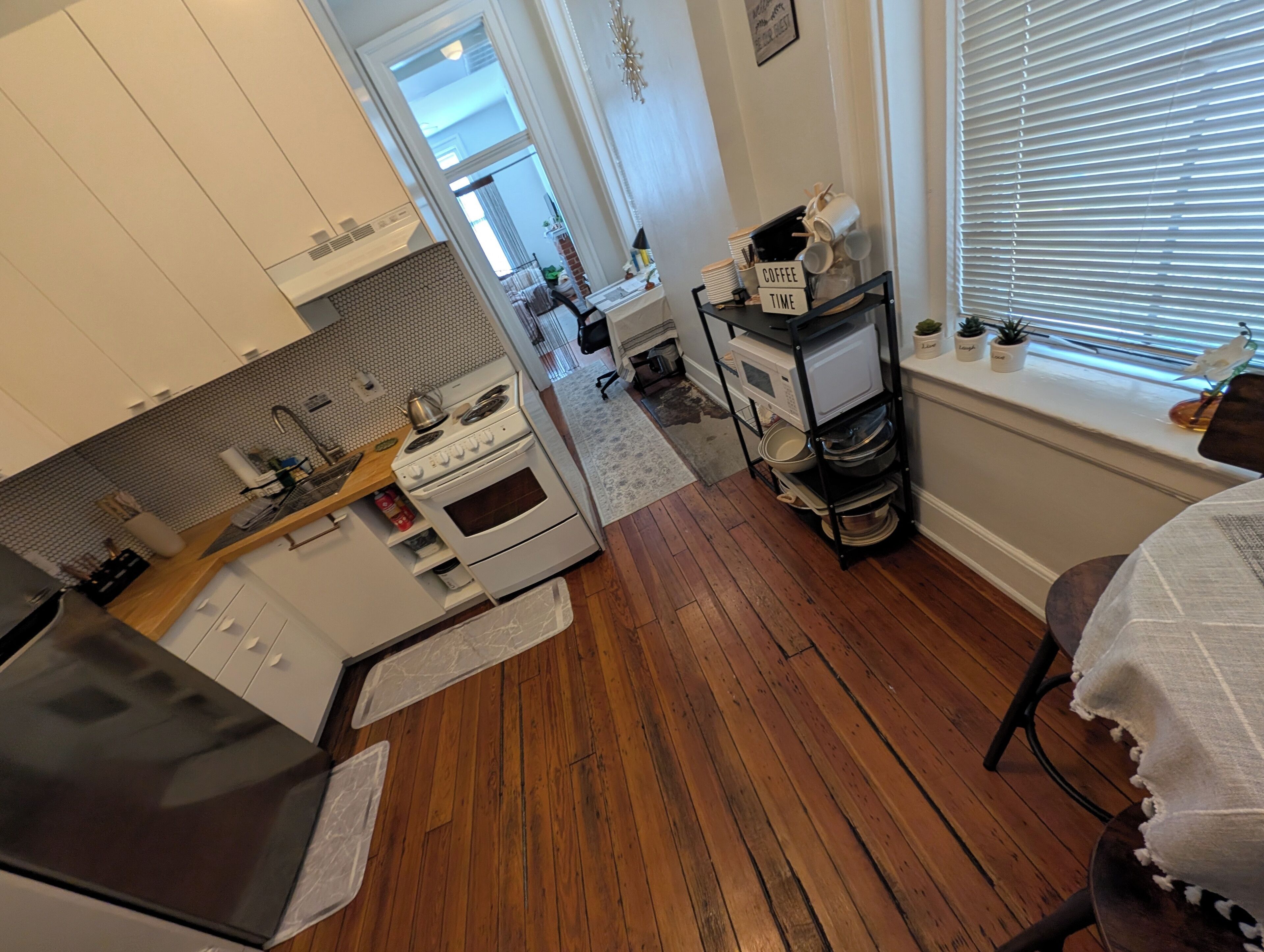 Geladeira, micro-ondas, fogão, cooktop