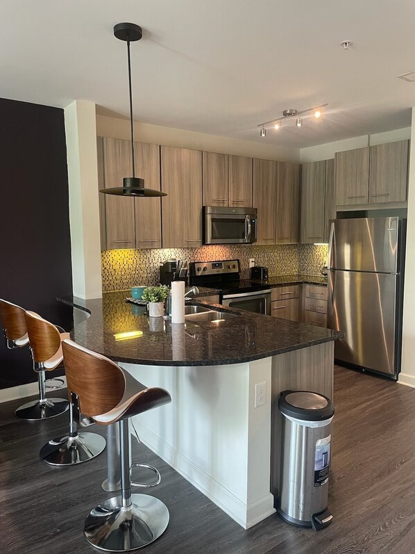 Mikroaaltouuni, uuni, liesi, astianpesukone