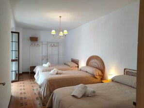 Ferros/tábuas de passar roupa, Wi-Fi, roupa de cama