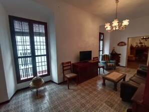 Télévision, cheminée