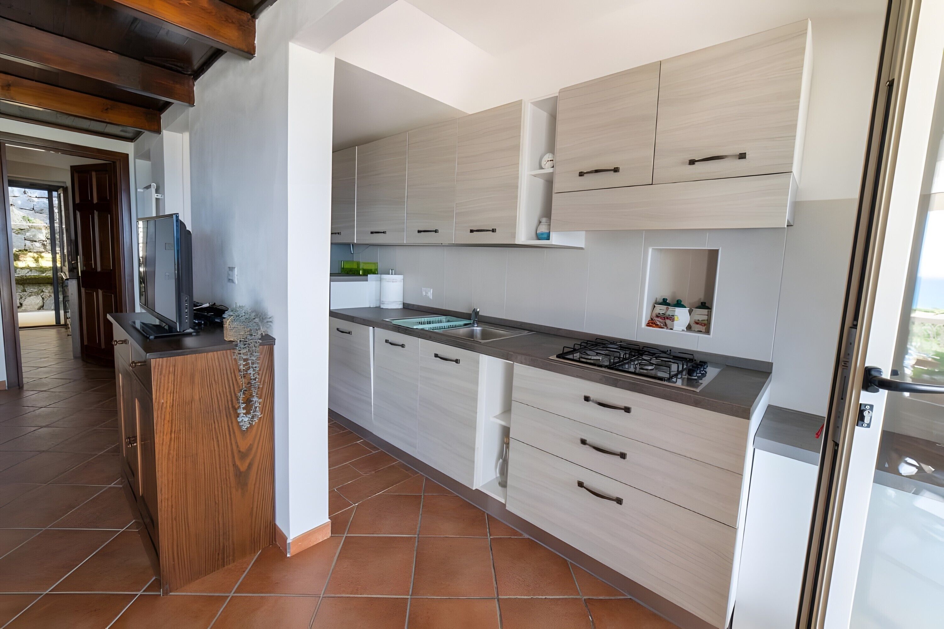 Réfrigérateur, four, plaque de cuisson, lave-vaisselle