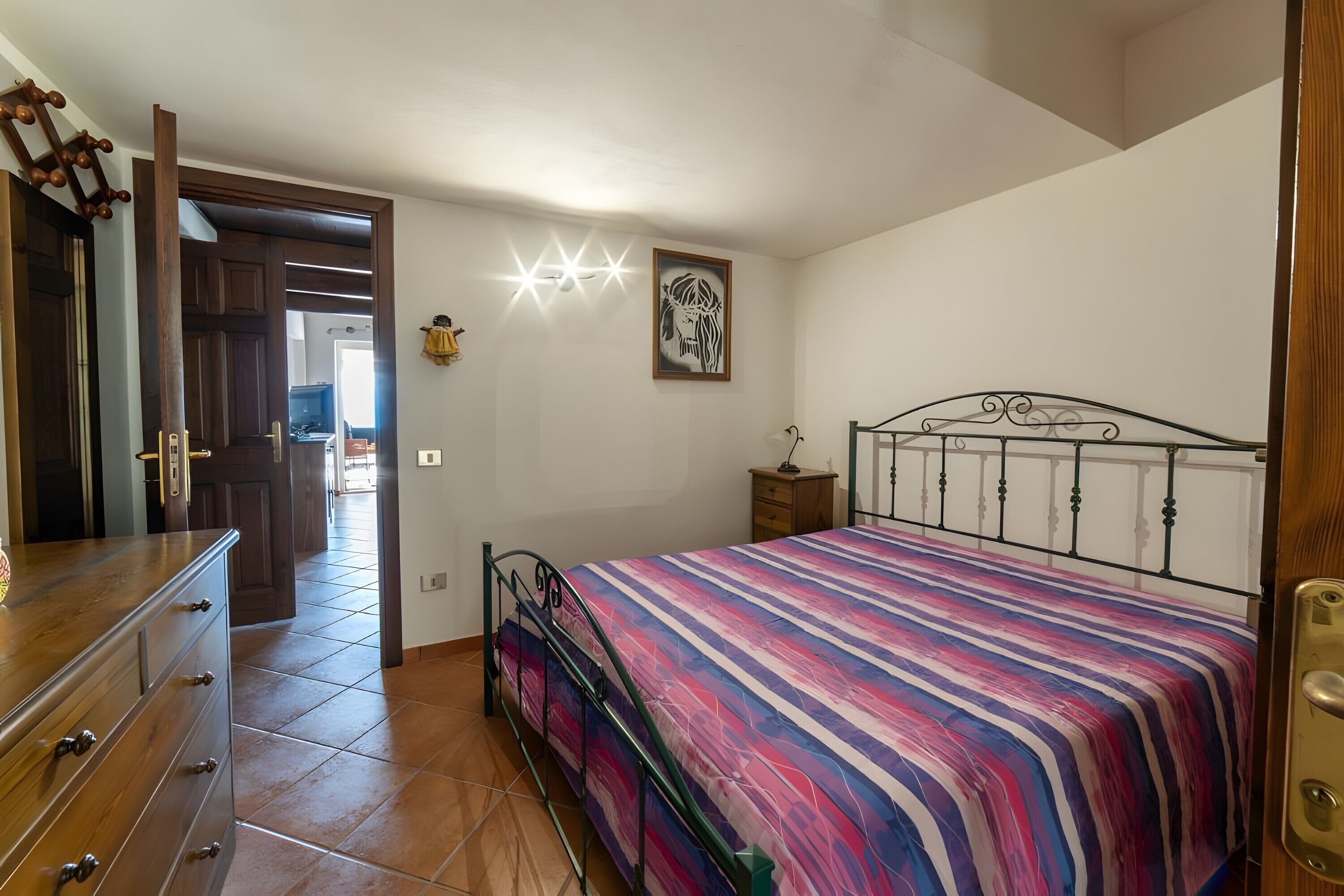 Silitysrauta/-lauta, Wi-Fi, vuodevaatteet