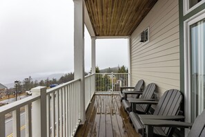 Property grounds - Our newest property for 2025! Snowshoe Village Ski-in - Ski-out Condo w/ Hot Tub (Snowshoe)