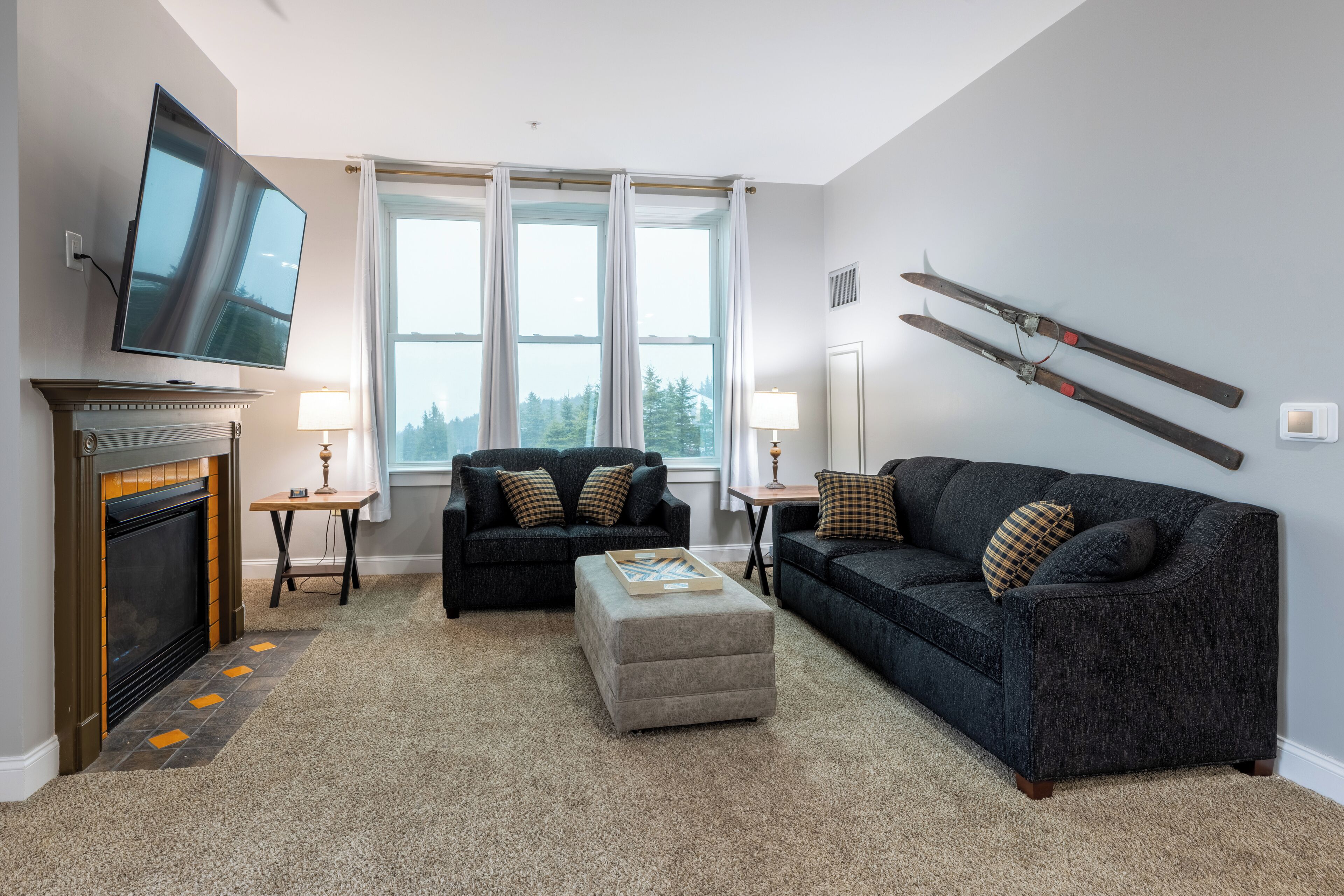 Snowshoe Village Ski-in - Ski-out Condo W/ Hot Tub (3 Br / 3 Ba) - Snowshoe, WV