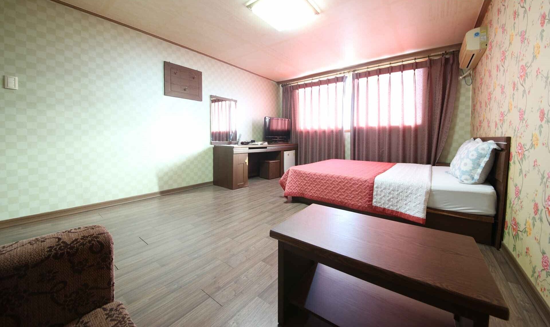 豪華客房, 部分海景 | 書桌、筆電工作空間、遮光布/窗簾、隔音