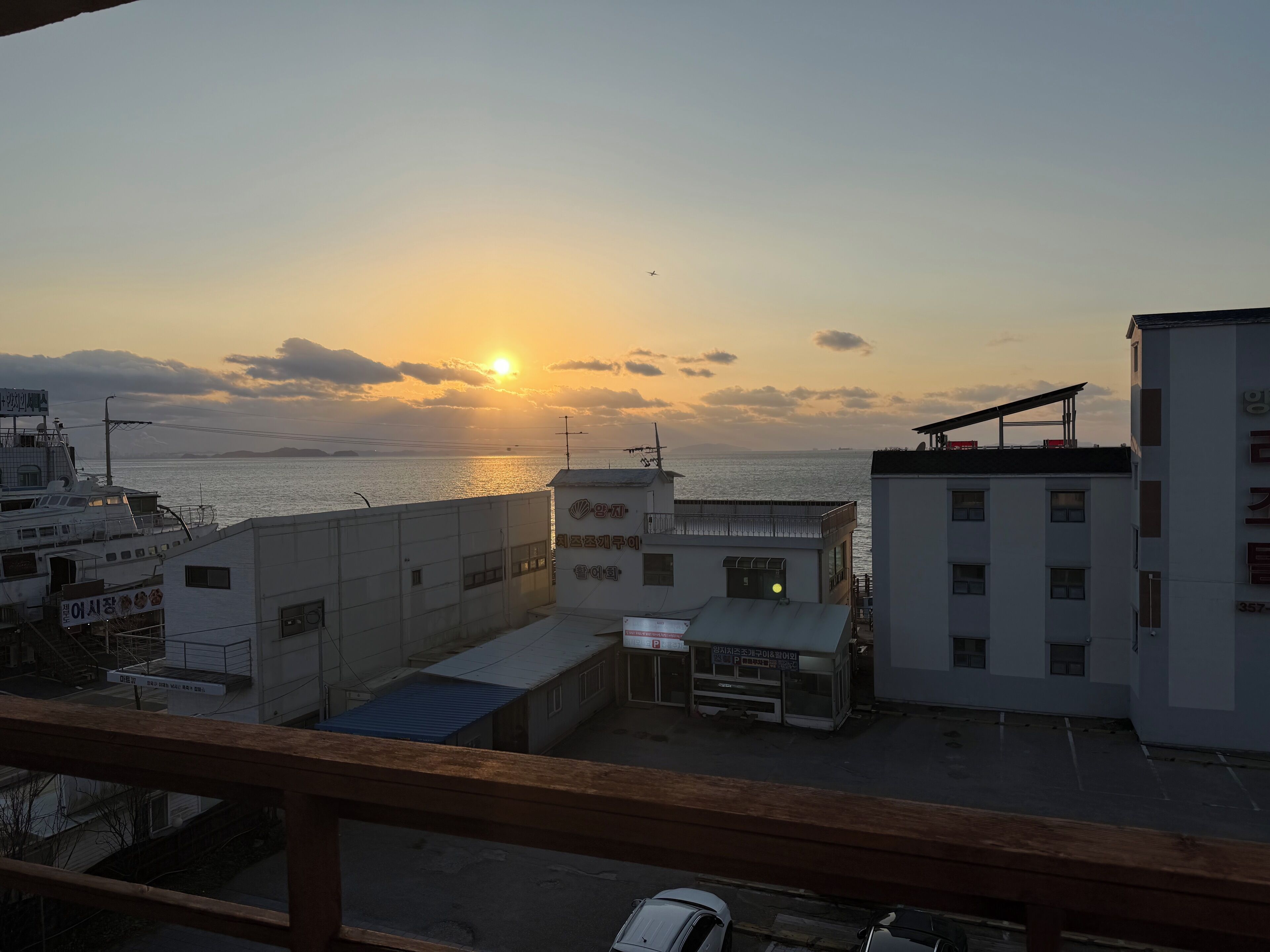 Deluxe Room, Partial Ocean View | Terrace/patio