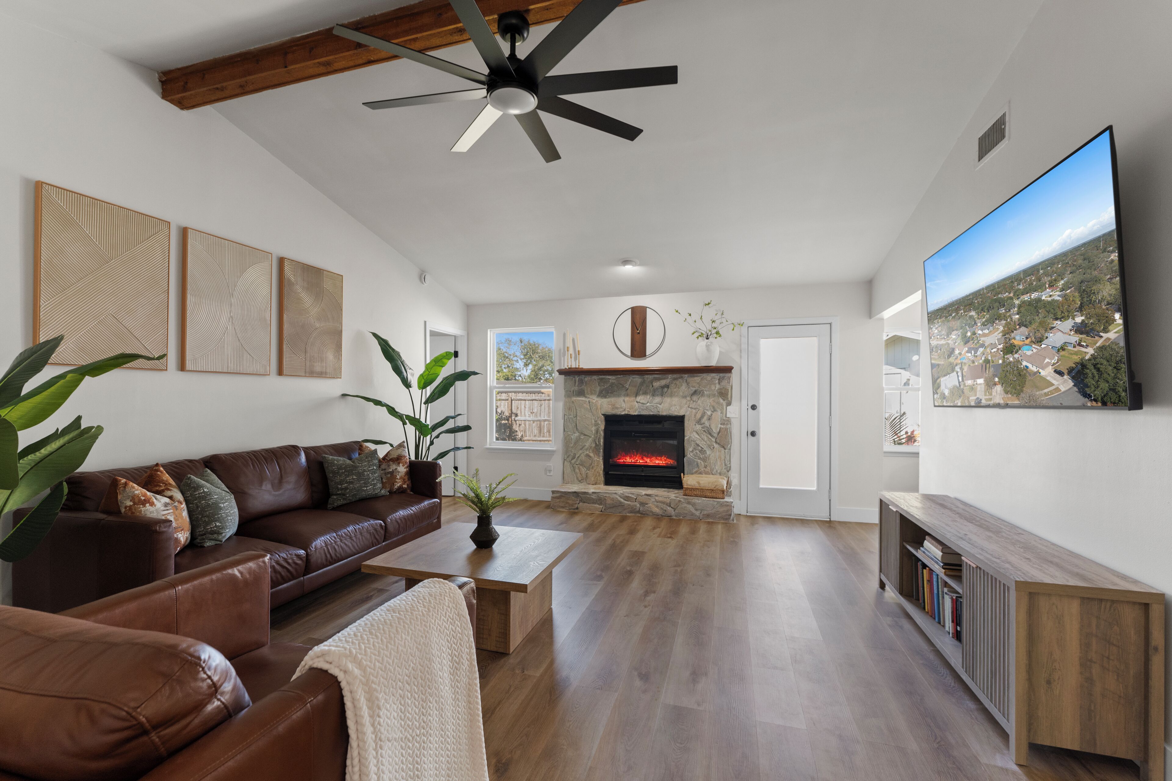 Smart TV, fireplace, video games, ping pong