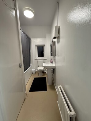 Hair dryer, bidet, towels, soap - Amazing Studio Flat Located in Central London Sloane Square (London)