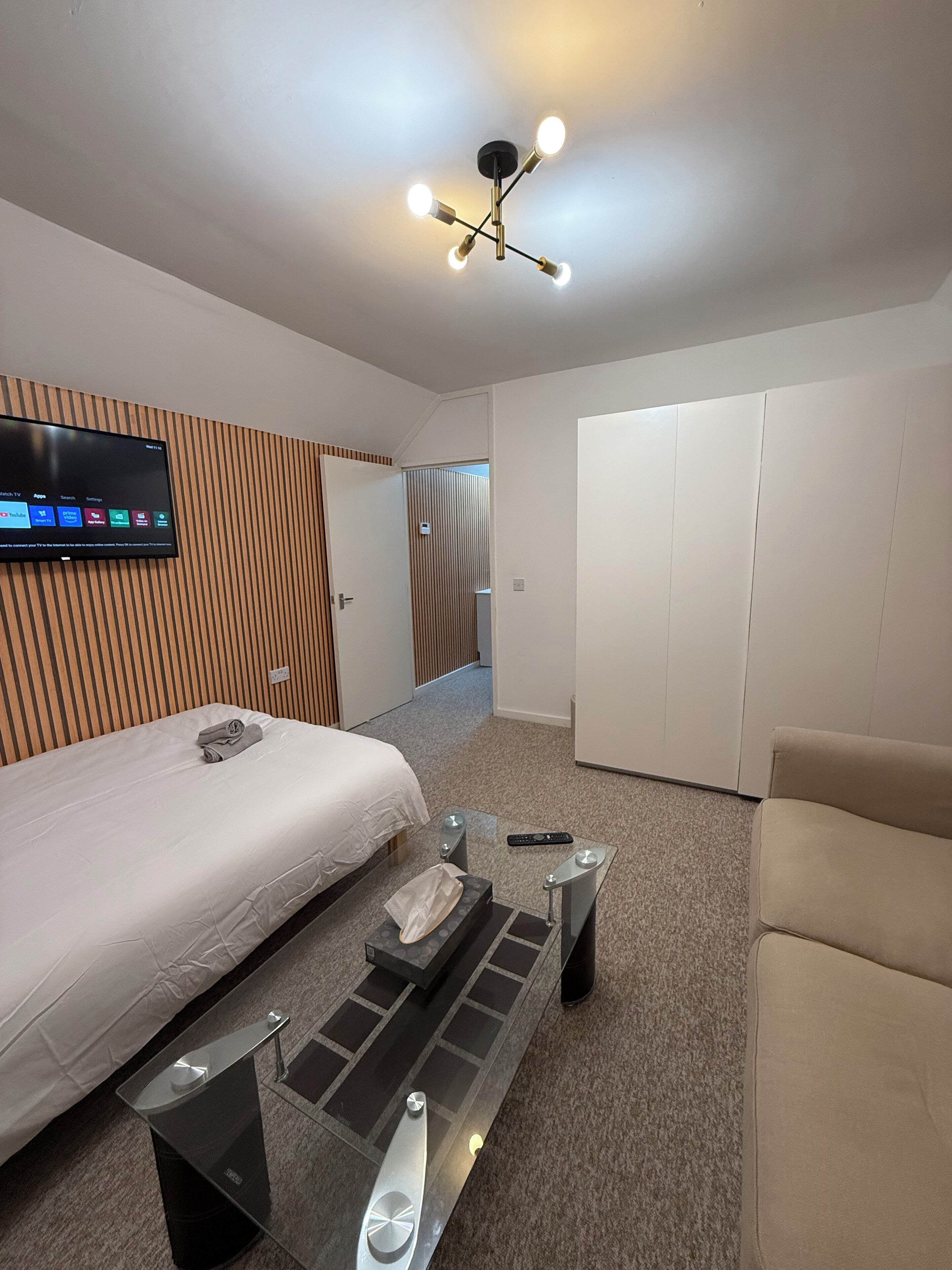 Iron/ironing board, WiFi, bed sheets