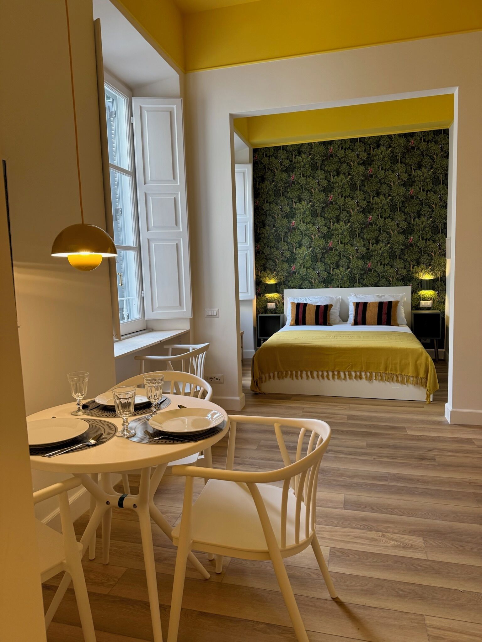 Fer et planche à repasser, lit parapluie, Wi-Fi gratuit, draps fournis