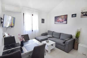 อพาร์ทเมนท์, 2 ห้องนอน, ระเบียง, วิวเมือง | ห้องนั่งเล่น
