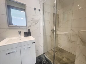 Shower, hair dryer, towels - Musan Boutique Studio (Ayia Napa)