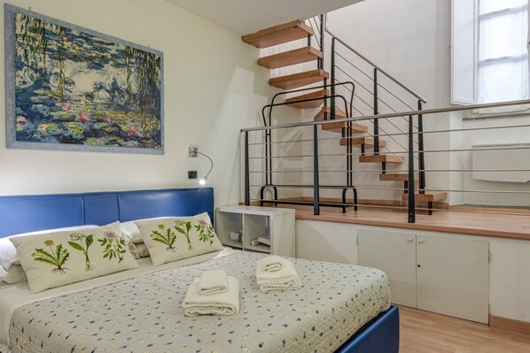 1 chambre, fer et planche à repasser
