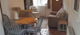 Quaint cottage high up in Ironbridge, beautiful view of the gorge from the rear.