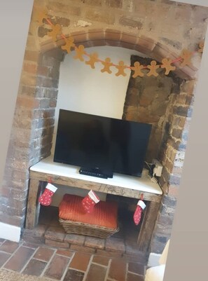 Interior - Quaint cottage high up in Ironbridge, beautiful view of the gorge from the rear. (Ironbridge)