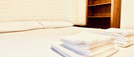 2 slaapkamers, een strijkplank/strijkijzer, wifi, beddengoed