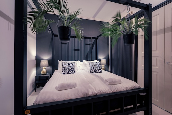 Leilighet – exclusive | Blendingsgardiner, strykejern/-brett og wi-fi (inkludert)