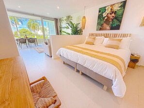 Desk, iron/ironing board, WiFi, bed sheets