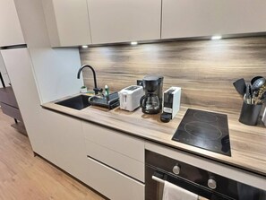 Fridge, microwave, oven, coffee/tea maker