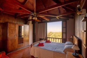 Ferros/tábuas de passar roupa, berço de viagem, Wi-Fi, roupa de cama