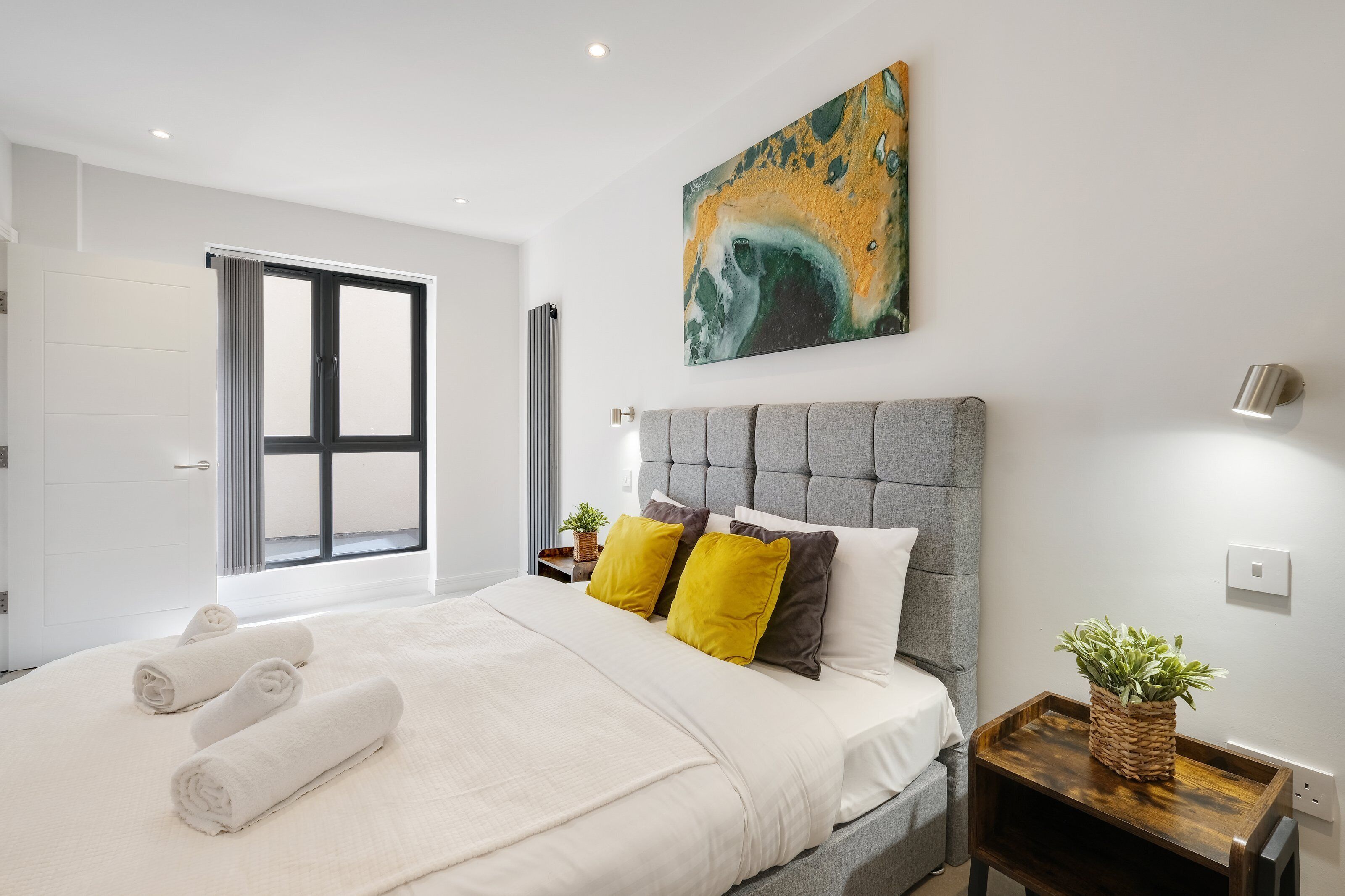 Iron/ironing board, travel cot, free WiFi, bed sheets