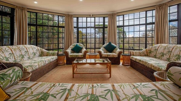 Living area - Mountain view villa heated pool Nyeri - 2352 (Chaka)