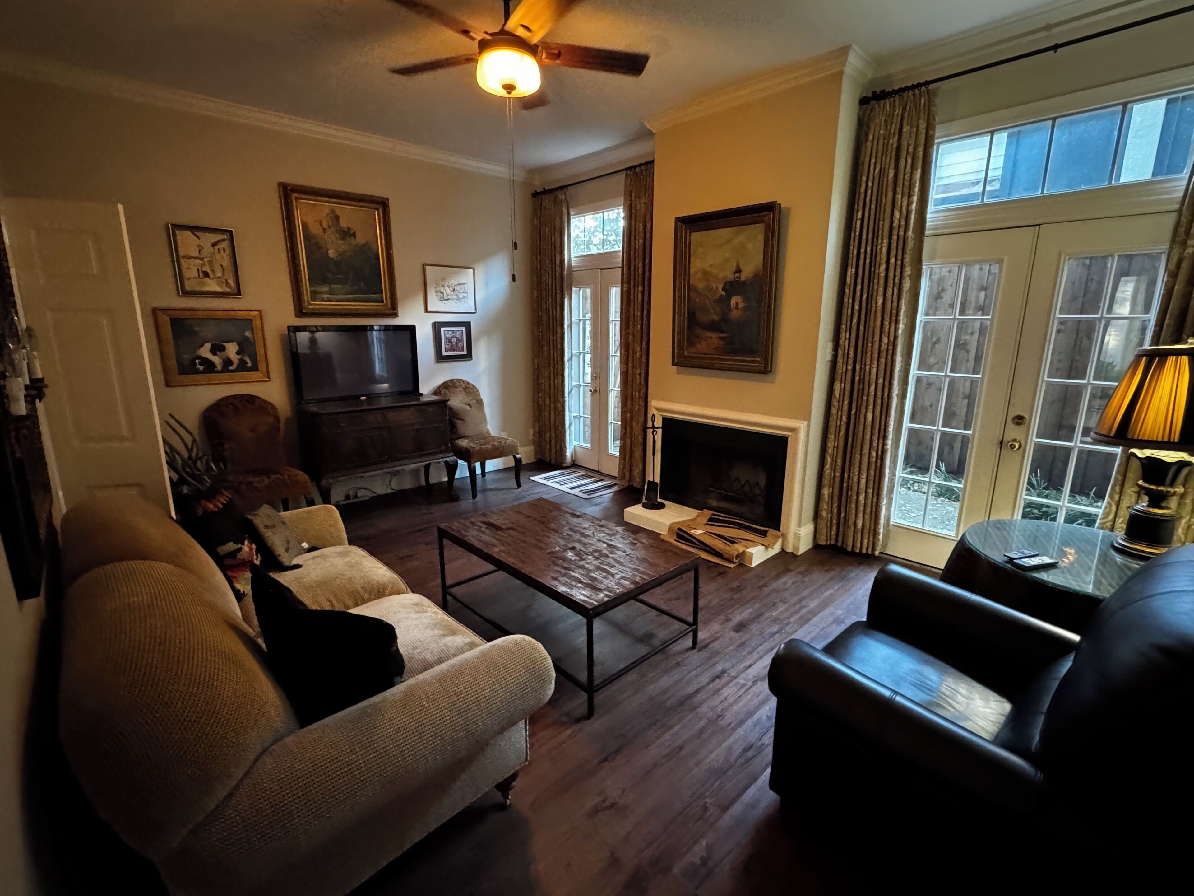 TV, fireplace