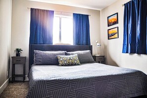 Schreibtisch, Bügeleisen/Bügelbrett, Reisekinderbett, kostenloses WLAN