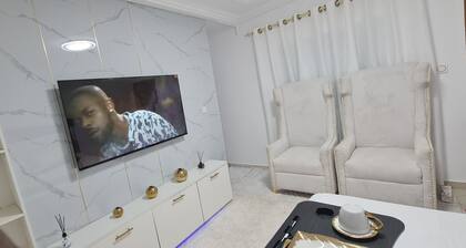 LE ROYAL APARTMENT: A LUXURY FURNISHED STUDIO WITH SEA VIEW