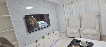 LE ROYAL APARTMENT: A LUXURY FURNISHED STUDIO WITH SEA VIEW