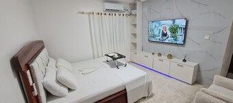 LE ROYAL APARTMENT: A LUXURY FURNISHED STUDIO WITH SEA VIEW