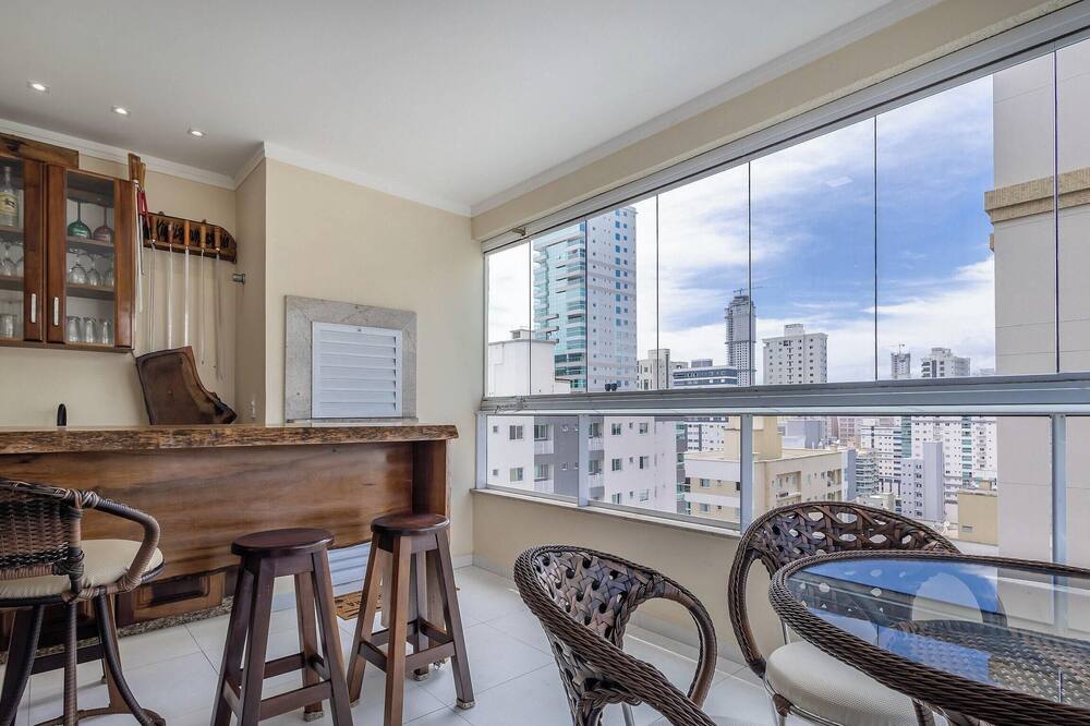Apt w/ BBQ & Balcony, 450m From the Beach Sit1202