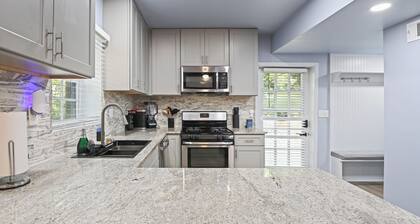 Cozy 1-bedroom Apartment near downtown and 5 min to Airport