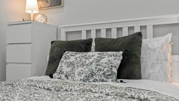 Bügeleisen/Bügelbrett, kostenloses WLAN, Bettwäsche