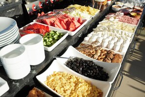 Daily buffet breakfast (EUR 12 per person) - Taksim Seven Residence (Istanbul)