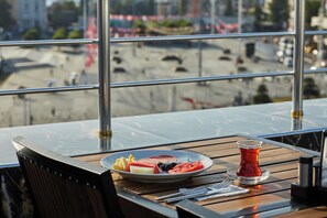Daily buffet breakfast (EUR 12 per person) - Taksim Seven Residence (Istanbul)