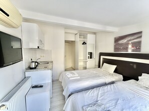 Deluxe Double Room, Balcony, City View | Desk, iron/ironing board, free WiFi, bed sheets - Taksim Seven Residence (Istanbul)