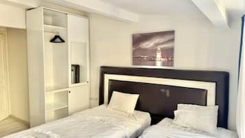 Chambre Double Deluxe, balcon, vue ville | Bureau, fer et planche Ă repasser, Wi-Fi gratuit, draps fournis