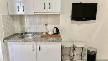 Chambre Triple, vue ville | Cuisine privée | Mini réfrigérateur