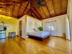 1 bedroom, free WiFi, bed sheets - Authentic Beach Bungalow in Paradise! (Utila)