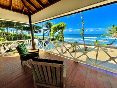 Authentic Beach Bungalow in Paradise!