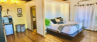 Authentic Beach Bungalow in Paradise!